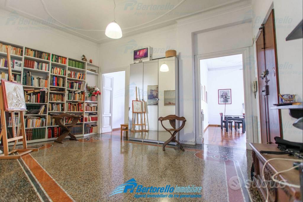 Appartamento di 160 m² con 5 locali a Genova
