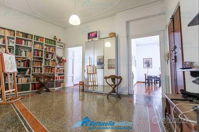 Appartamento di 160 m² con 5 locali a Genova