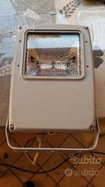 Faro alogeno 70W per interno o esterno