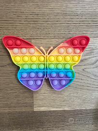 Poppit farfalla arcobaleno