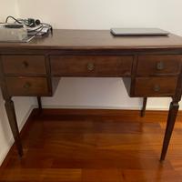 Scrivania in legno