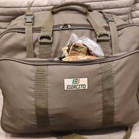 Corredo abbigliamento militare in zaino valigia