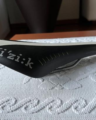 SELLINO PER BICICLETTA DA CORSA UOMO IN CARBONIO