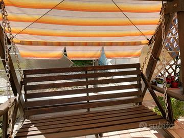 dondolo massiccio in legno