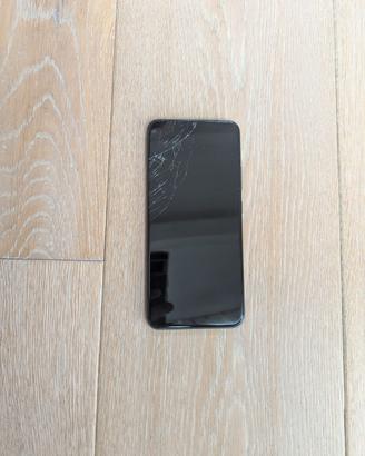 Telefono Realme C25Y con schermo rotto