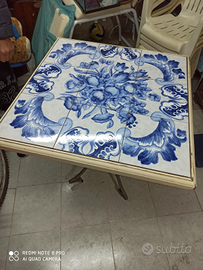 Tavolino in ferro battuto e ceramica