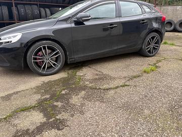 Volvo  v40