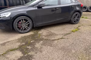 Volvo  v40