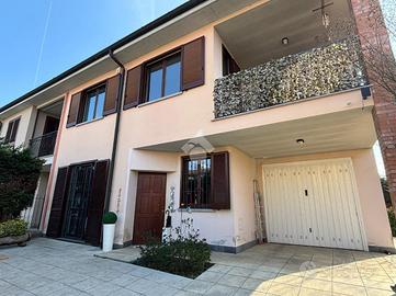 VILLA A SCHIERA A GERENZAGO