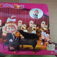 Masha e Orso con pianoforte