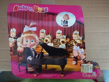 Masha e Orso con pianoforte
