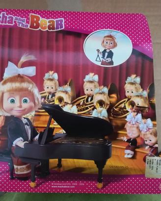 Masha e Orso con pianoforte