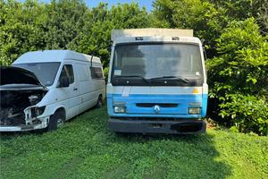 Mercedes 413CDI E Renault Midliner s135