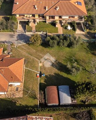 VILLA SINGOLA A PUEGNAGO SUL GARDA
