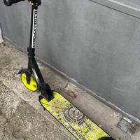 Monopattino pieghevole a due ruote