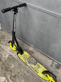 Monopattino pieghevole a due ruote