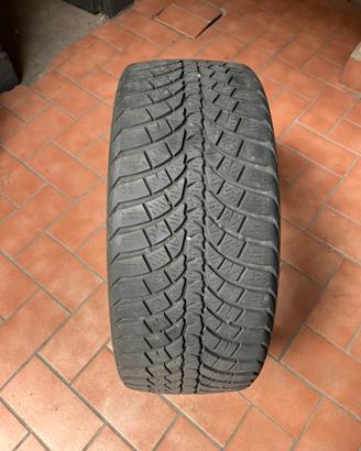 2 Gomme 255/40 R18 92V