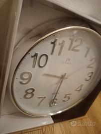 Orologio da parete nuovo