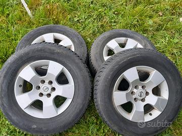 Cerchi e gomme invernali nissan navara 235 70 r16