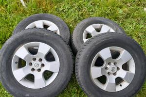 Cerchi e gomme invernali nissan navara 235 70 r16