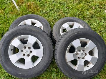 Cerchi e gomme invernali nissan navara 235 70 r16
