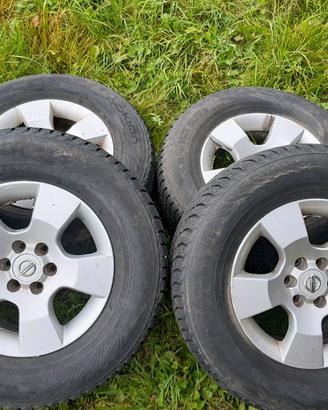 Cerchi e gomme invernali nissan navara 235 70 r16
