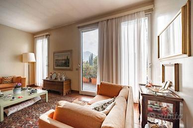 Appartamento di 229 m² con 5 locali e box auto dop
