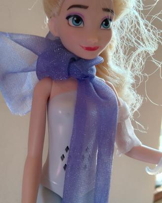 Bambola Frozen 2Talking Elsa and Friends 