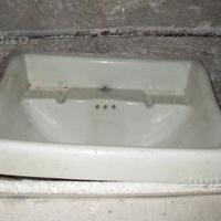 Lavandino in ceramica