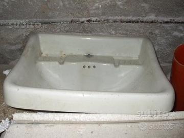 Lavandino in ceramica