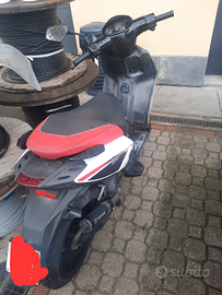 Scooter Aprilia SR Motard 50