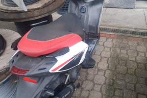 Scooter Aprilia SR Motard 50