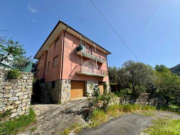 TRIFAMILIARE A CASTIGLIONE CHIAVARESE