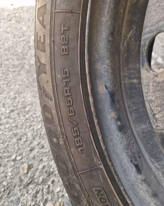 4 pneumatici 