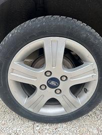 cerchi in lega Ford fiesta con pneumatici
