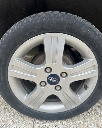 cerchi in lega Ford fiesta con pneumatici