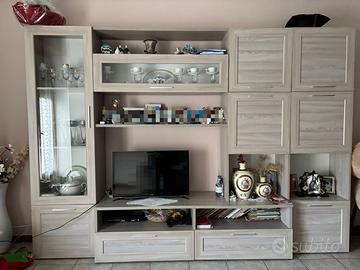 Parete color legno chiaro da solotto