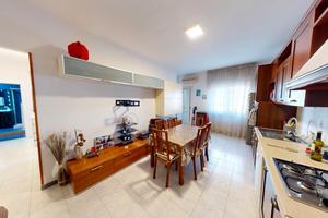 Trilocale arredato con posto auto