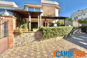 Via Aquilea - Villa ampi spazi esterni.