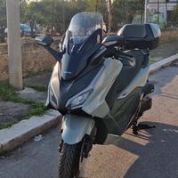 Scooter Forza 350 Honda versione Deluxe 