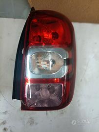 fanalino posteriore Dacia DASTER
