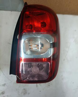 fanalino posteriore Dacia DASTER