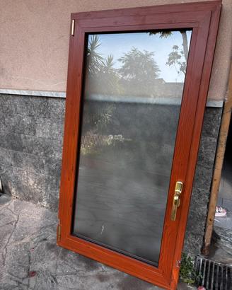 N.2 Infissi finestra con vetro satinato (bagno)