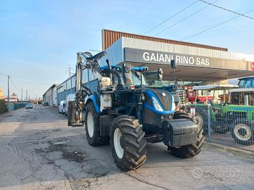 Trattore NEW HOLLAND T7 210