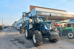 Trattore NEW HOLLAND T7 210