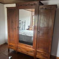 Armadio noce massello liberty