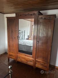 Armadio noce massello liberty