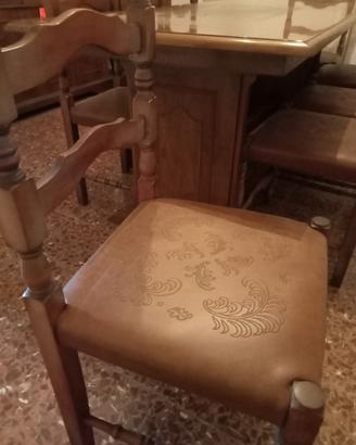 Pesante tavolo e sedie