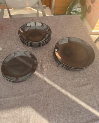 set completo piatti neri Ikea