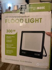 Faro a led IP66 300W professionale